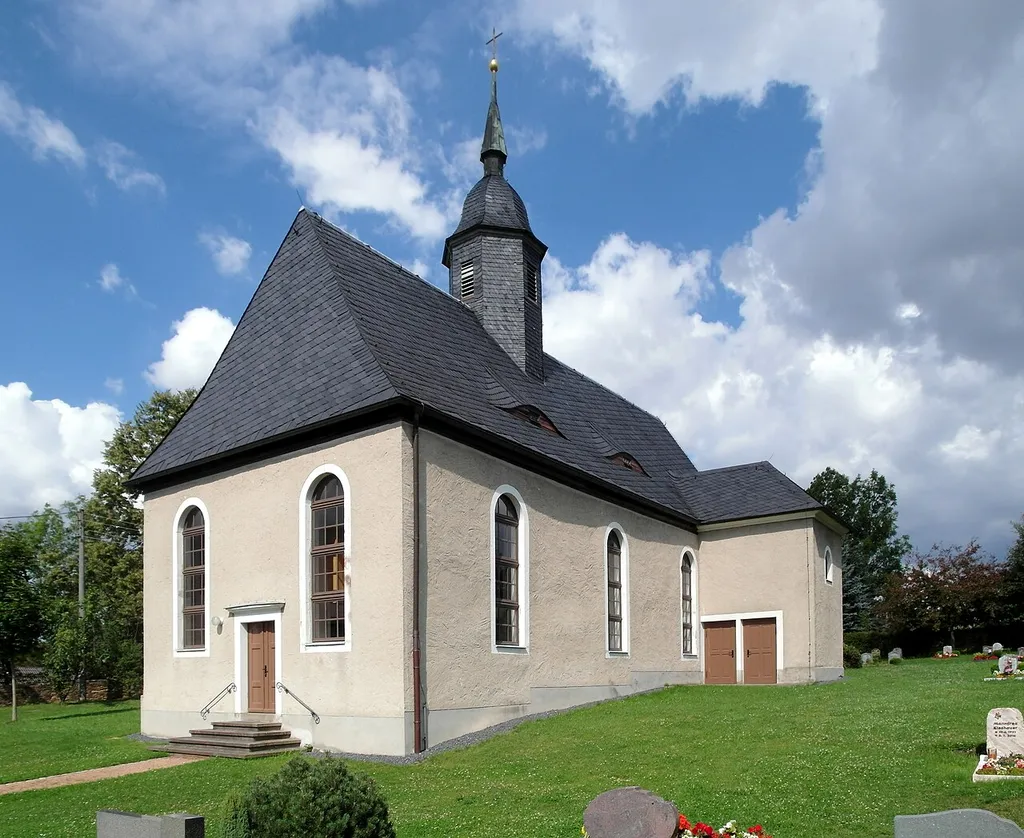 28.07.2017 09603 Rothenfurth (Großschirma) bei Muldentalstraße 44 (GMP: 50.965059,13.316780): Evangelische Dorfkirche. Ihre Entstehung wird um 1320 angenommen. Die heutige Kirche entspricht dem Umbau von 1849 . Im Zeitraum 1986 bis 1989 erfolgte eine umfassende Restauration. [SAM1222.JPG]20170728705DR.JPG(c)Blobelt