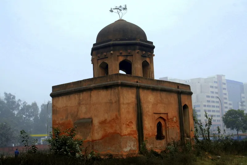unknown tomb near Jawaharlal Nehru Stadium