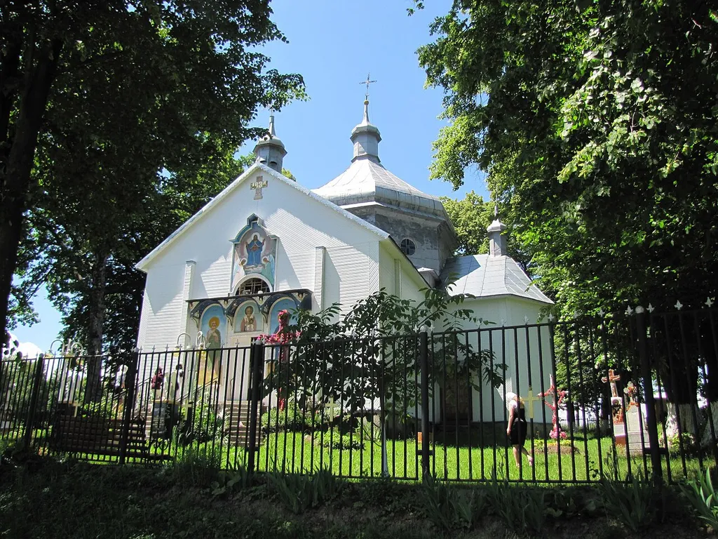Стара церква в с. Тростянець Долинського р-ну Івано-Франківської обл.