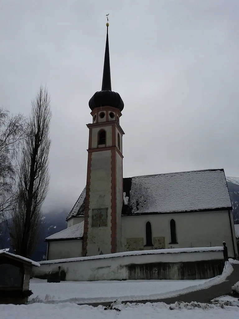 Katholische Pfarrkirche Hl. Georg mit Friedhof - Pettnau, Römerweg 24