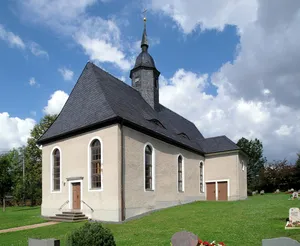 Kirche mit Ausstattung und Kirchhof mit Einfriedung Muldentalstraße 45a