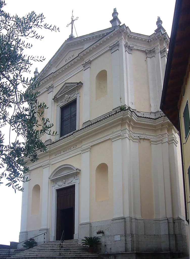 La chiesa parrocchiale di Gardone Riviera