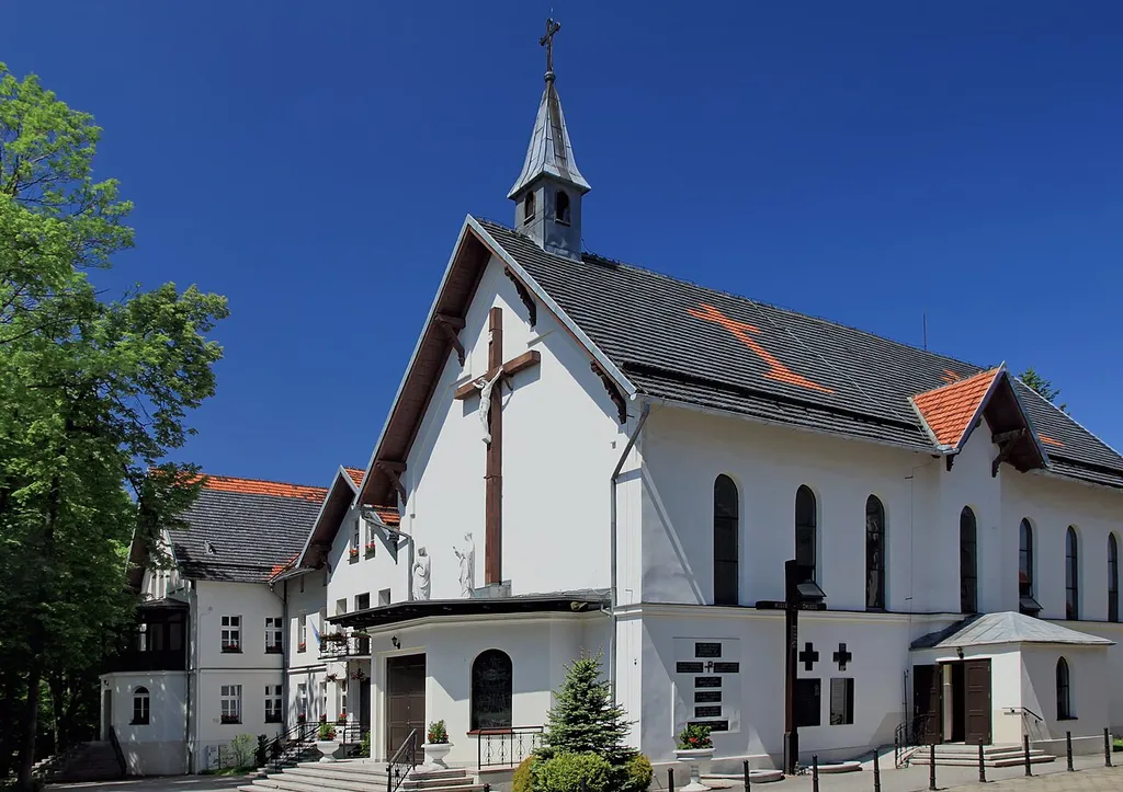 "Marienheim" (Department of the Blessed Virgin Mary): medical institution for catholic children run by Sisters of Mercy of St. Borromeo. Since June 10, 1951, the parish church of Sacred Heart of Jesus, build in 1891