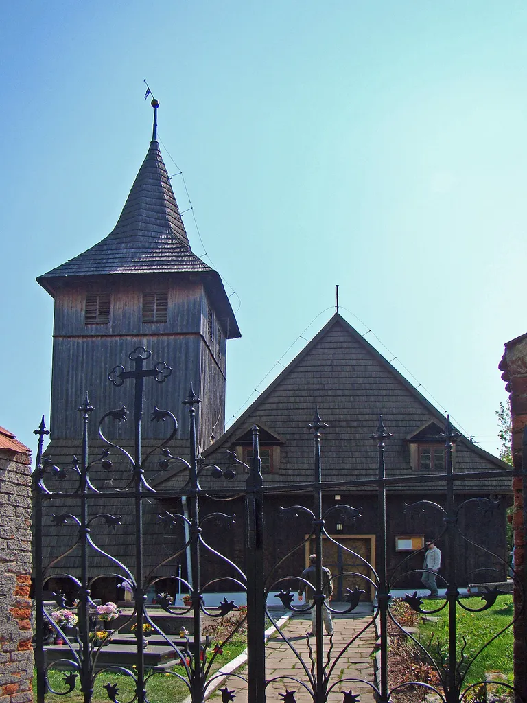Grzmiąca, ul. Wiejska - dawny kościół ewangelicki, obecnie rzymskokatolicki filialny p.w. Narodzenia NMP, drewn., 1588, 1649 (zabytek nr rejestr. A/1751/1210 z 15.12.1964)