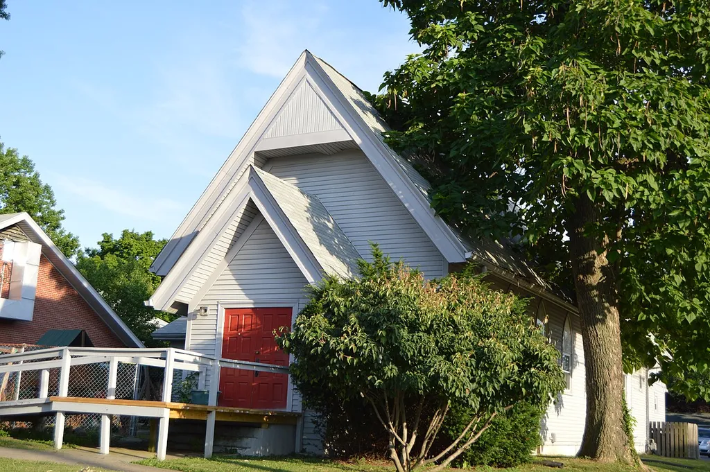 Front and western side of Immanuel Chapel Protestant Episcopal Church), located at 410 Fairmont Avenue in Louisville, Kentucky, United States. Built in 1909, it is listed on the National Register of Historic Places.