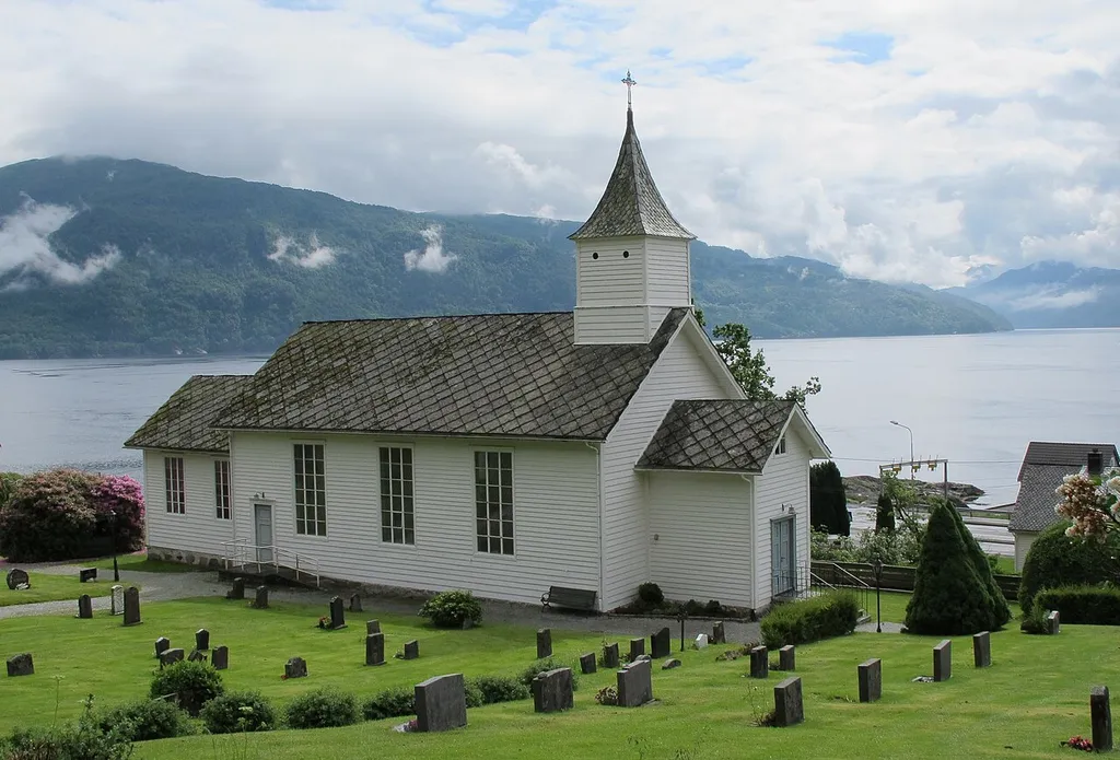 Holmedal kyrkje, juni 2017.