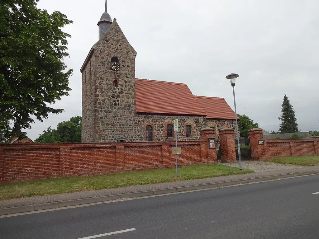 Stapel ist ein Ortsteil der Gemeinde Altmärkische Höhe im Landkreis Stendal in Sachsen-Anhalt