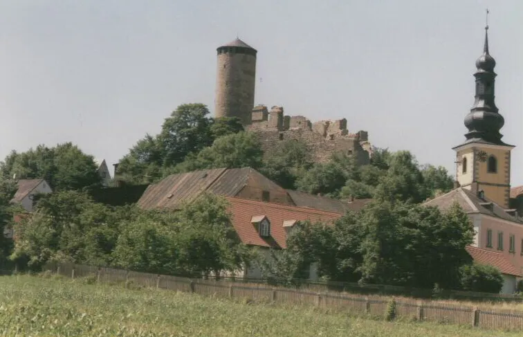 Ansicht von Thierstein mit Burgruine und Kirche