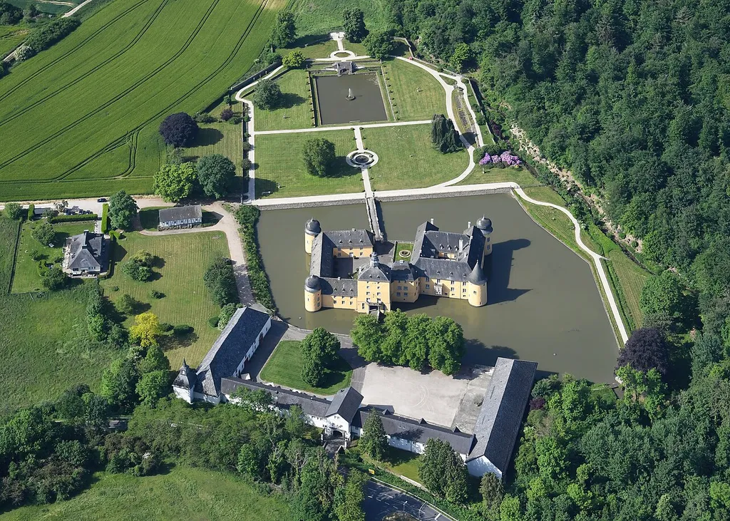 Aerial image of Burg Gudenau (view from the northeast)