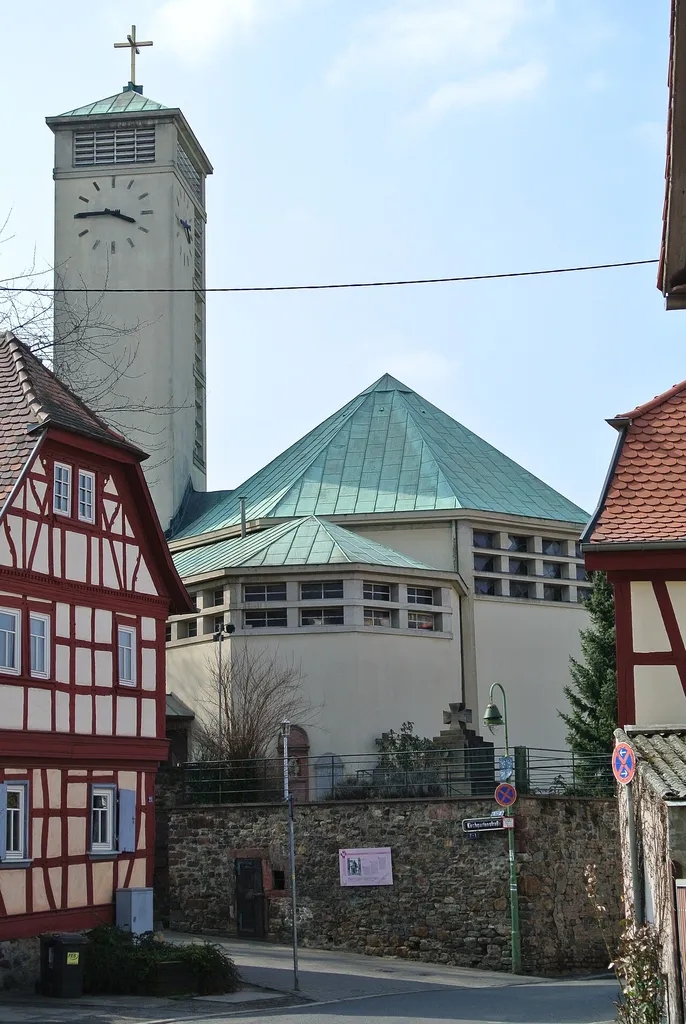 Evangelische Gustav-Adolf-Kirche in Frankfurt-Niederursel des Architekten Martin Elsässer aus den 1920er Jahren