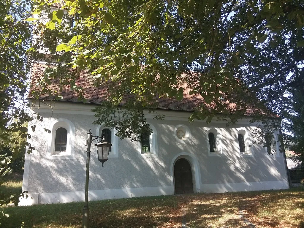 This is a photograph of an architectural monument.It is on the list of cultural monuments of Bayern, no. D-2-73-164-105.