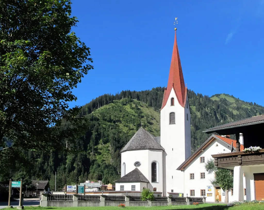 Village Bichlbach, Parish Church and museum of guild