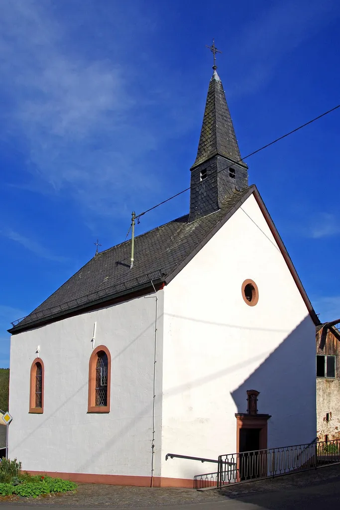 St. Walburga (Usch), Westseite
