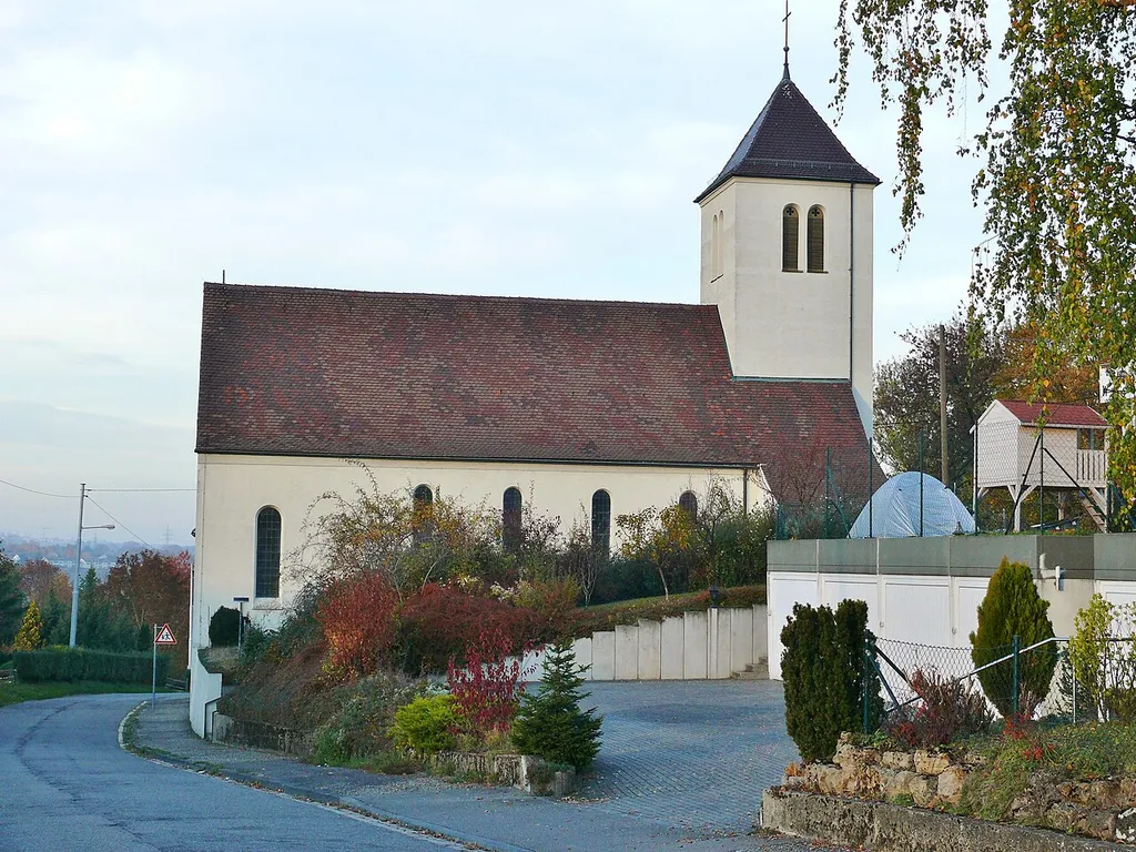 Die Kirche Sankt Bonifatius im Stuttgarter Stadtteil Steinhaldenfeld.