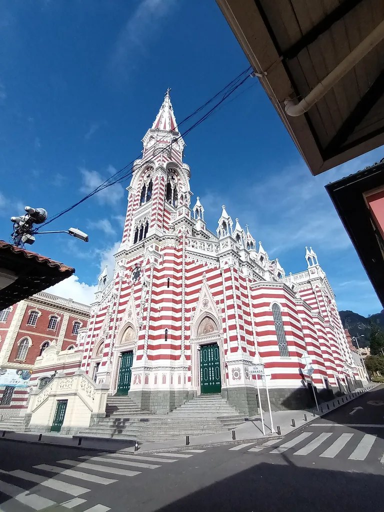 La iglesia de Nuestra Señora del Carmen es un templo católico dedicado a la Virgen María bajo la advocación del Carmen. Se localiza en el barrio La Candelaria, en el centro de Bogotá, Colombia. Fue diseñado por el arquitecto salesiano Giovanni Buscaglione, en estilo gótico sienes e inaugurado en 1938.