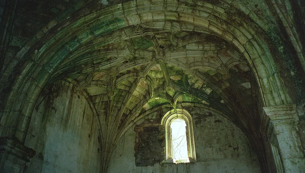 Interior de la iglesia de Cortiguera (Burgos).