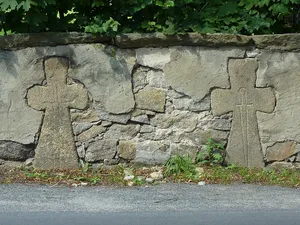 Zwei Mord- und Sühnekreuze Kirchstraße (gegenüber der Kirche)