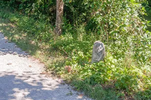 Kilometerstein 106 KM im Eibacher Forst