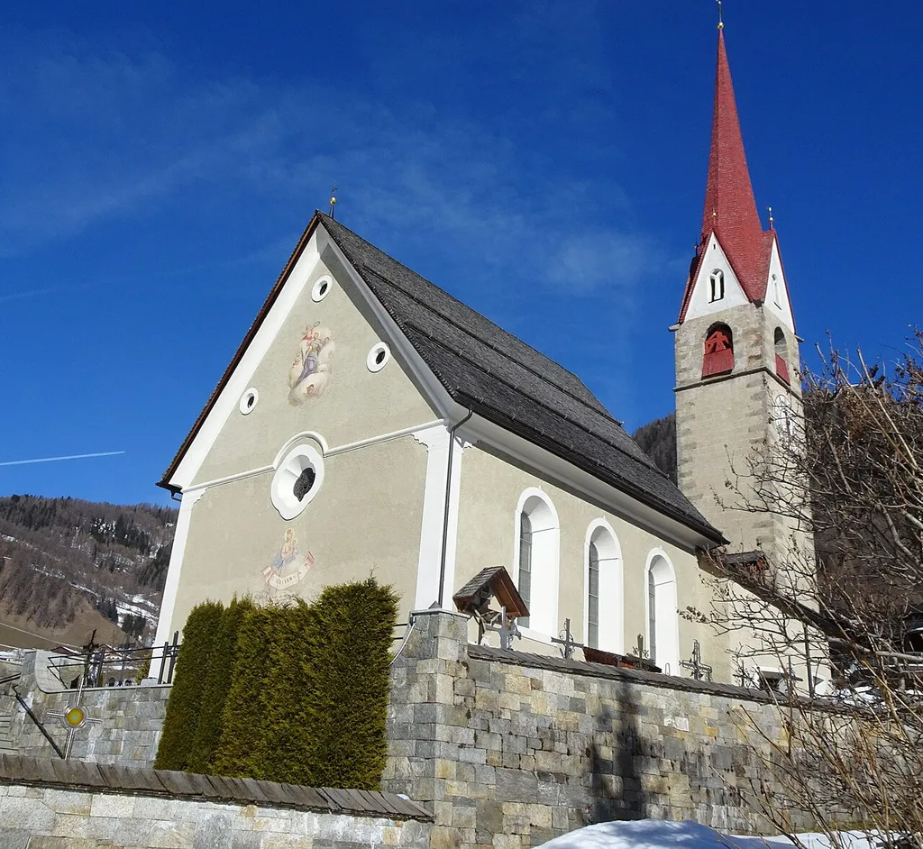 This media shows the cultural heritage monument with the number 16171 in South Tyrol. (Wikidata) Lappach, Gemeinde Mühlwald, Dorfkirche St. Agnes von Südosten