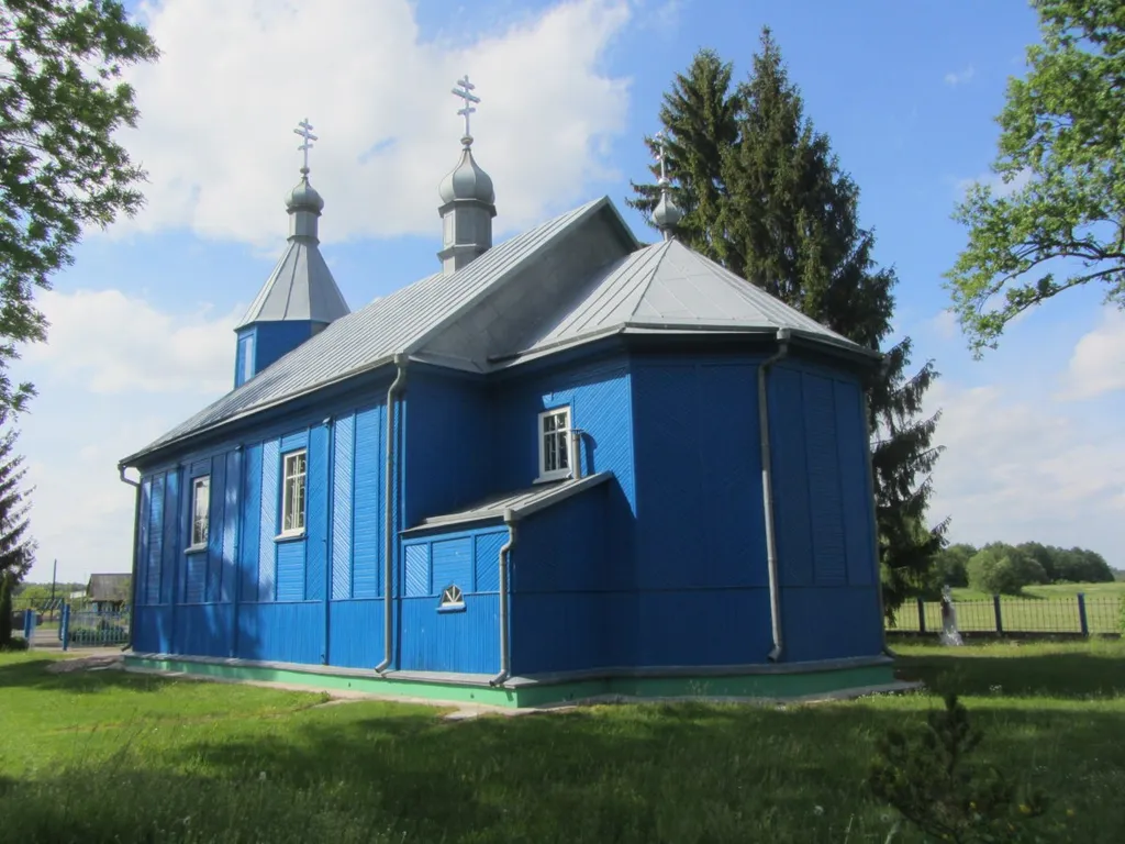 Спаса-Праабражэнская царква ў вёсцы Трасцяніцы Камянецкага раёна Брэсцкай вобласці Беларусі. Выгляд з боку апсіды.