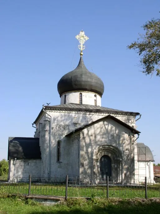 St. George's Cathedral (1230-34) was the last stone church built in Russia before the Mongol invasion. Suomi: Pyhän Yrjön katedraali Jurjev-Polskissa oli viimeinen Venäjällä ennen mongolivalloitusta rakennettu kivikirkko. 日本語: 聖ゲオルギウス聖堂（1230年 - 1234年）。モンゴル襲来直前に建てられた石造建築. Lietuvių: Šv. Jurgio soboras. Norsk nynorsk: Georgskatedralen. Norsk bokmål: Georgskatedralen. Русский: Георгиевский собор. Георгиевский собор в Юрьеве-Польском. 1230—1234 гг. Георгиевский собор в Юрьеве-Польском. This is a photo of a cultural heritage object in Russia, number: 3310181000 (category) This template and pages using it are maintained by the Russian WLM team. Please read the guidelines before making any changes that can affect the monuments database!