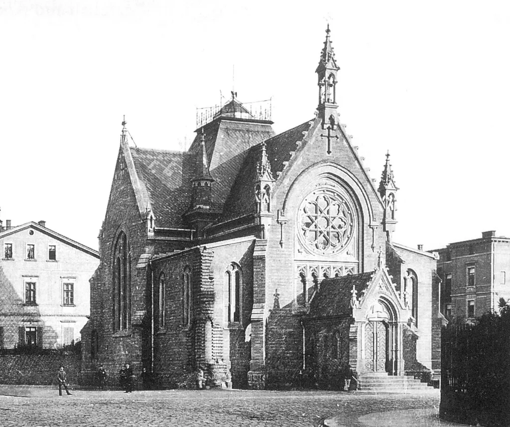 Former Anglo-American church in Leipzig, Sebastian-Bach-Strasse 1 corner Schreberstrasse (Excerpt from File:Anglo-amerikanische Kirche Leipzig.jpg)