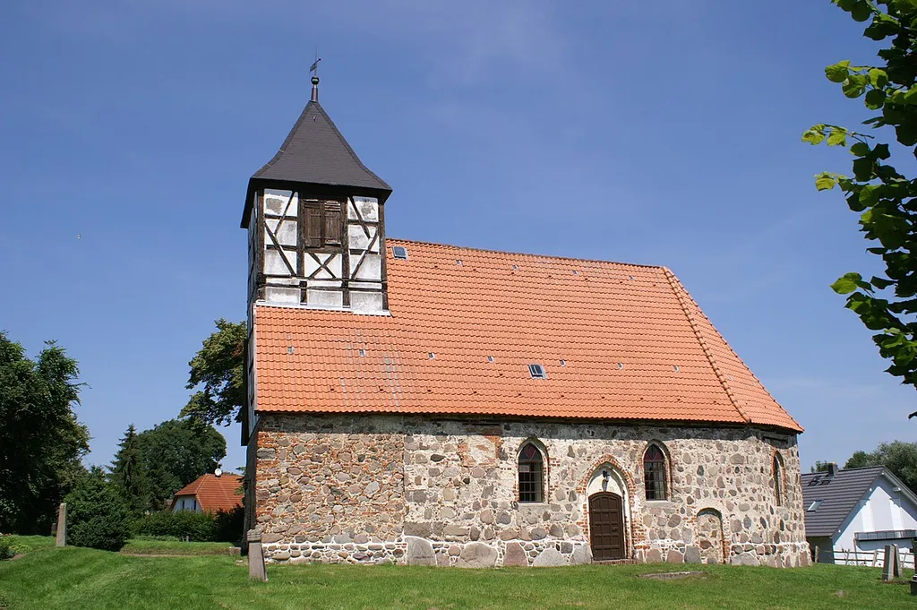 Kirche in Klatzow bei Altentreptow