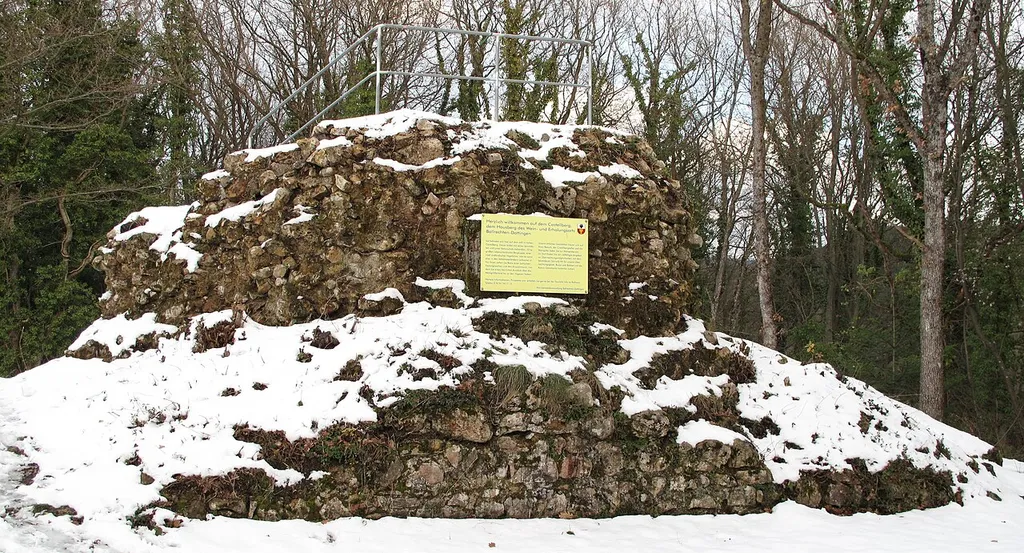 Reste des Turmstumpfs.