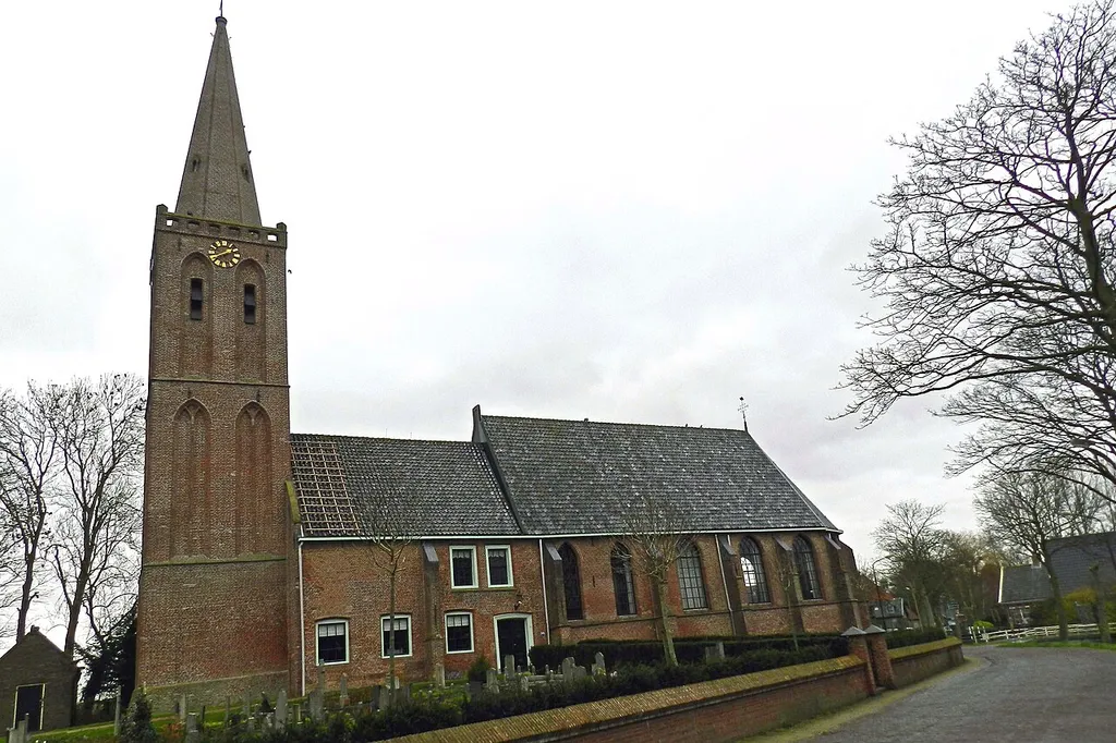 Zicht op Theaterkerk Hemels aan de Dorpsweg in Twisk.