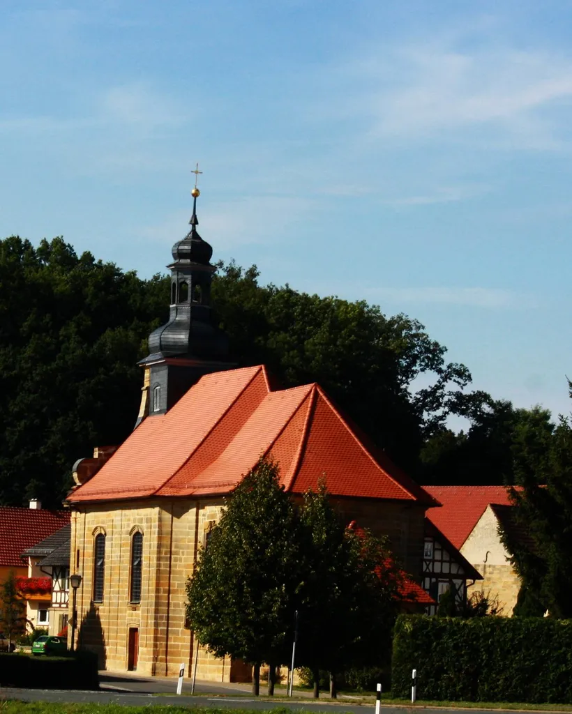 This is a photograph of an architectural monument.It is on the list of cultural monuments of Bayern, no. D-4-78-120-142.