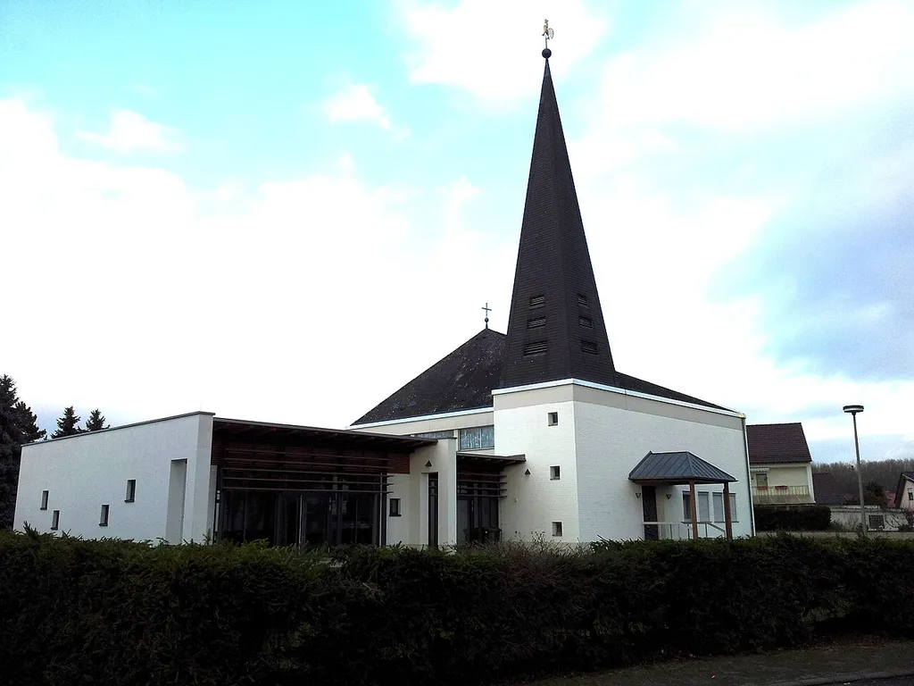 Lingenfeld, protestantische Christuskirche (1971-73 erbaut)