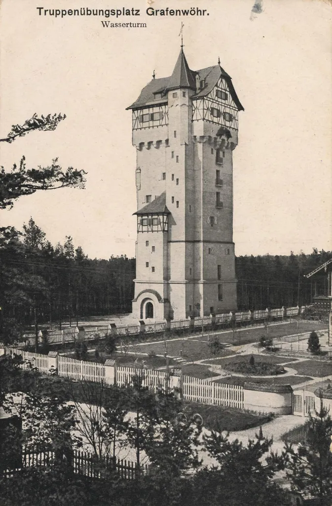 Bildseite der Ansichtskarte mit der fortlaufenden Nummer 375 aus dem Verlag von P. H. B. mit einer Ansicht des von dem Architekten Wilhelm Kemmler am Truppenübungsplatz Grafenwöhr errichteten Wasserturm, der zum Wahrzeichen der Stadt Grafenwöhr werden sollte ...