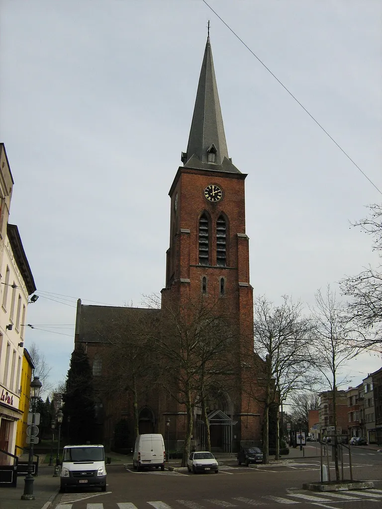 Sint-Pieterskerk op het Kardinaal Mercierplein te Jette (Brussel, België)