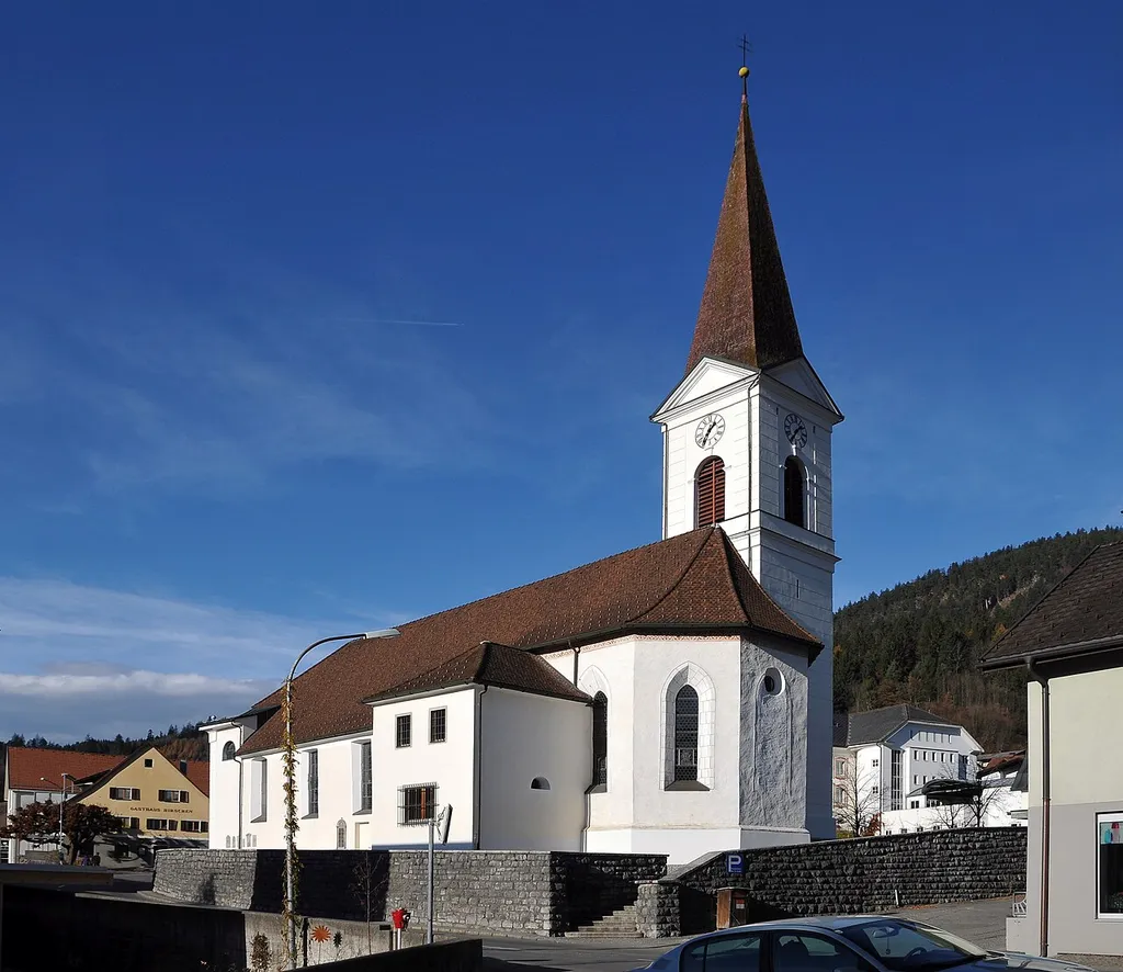 Kath. Pfarrkirche hll. Viktor und Markus mit Friedhof an der Waldburgstraße 1a und 1b in Nüziders.