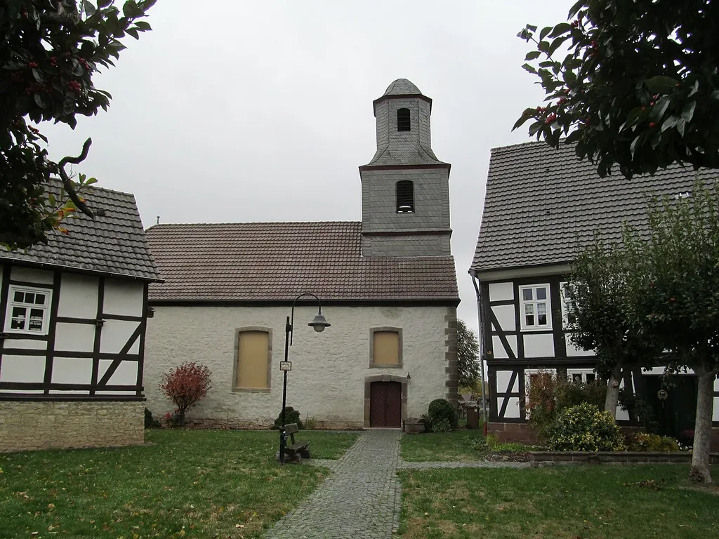 die evangelische Kirche in Obermeiser am Kirchweg 14