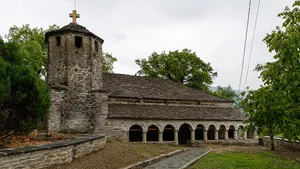 Holy Apostles' Church, Hoshtevë