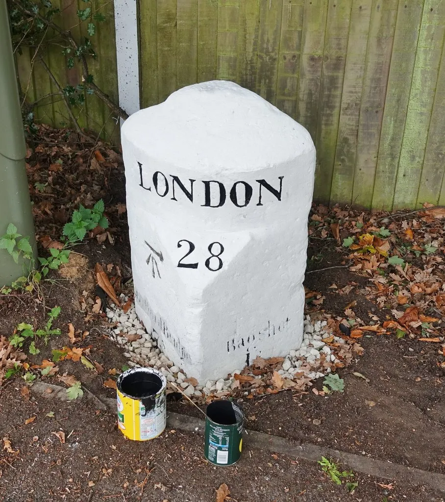 Milestone, traffic lights at jct of London Road with Caesar's Camp Road