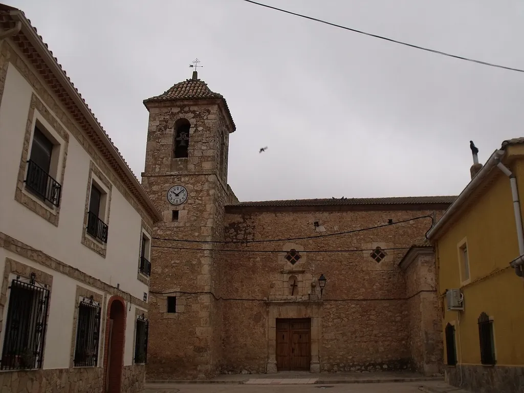 Exterior de la Iglesia parroquial de San Pedro en Casas de Ves