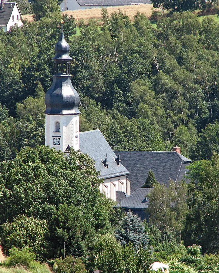Beschreibung: Salvatorkirche im Ortsteil Weißbach von Langenweißbach im Erzgebirge Fotograf: Darkone, 31. Juli 2005