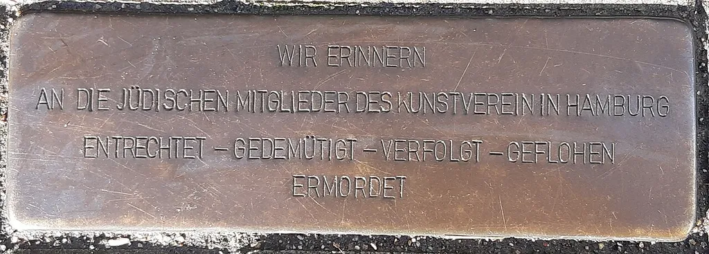 Kopfstein vor dem Gebäude des Kunstvereins in Hamburg in Hamburg-Hammerbrook
