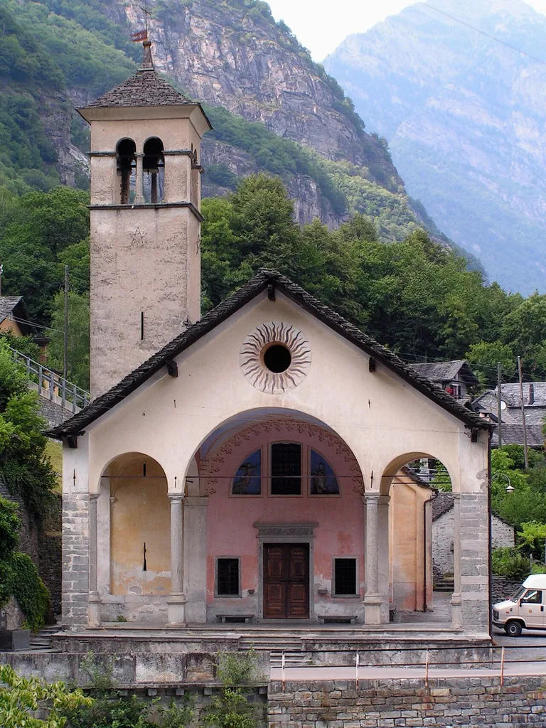 Via Rovana, Cevio. Église de Santa Maria del Ponte alla Rovana.