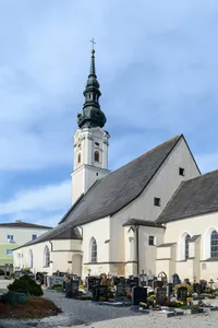 Kath. Pfarrkirche und Friedhof Obernberg am Inn