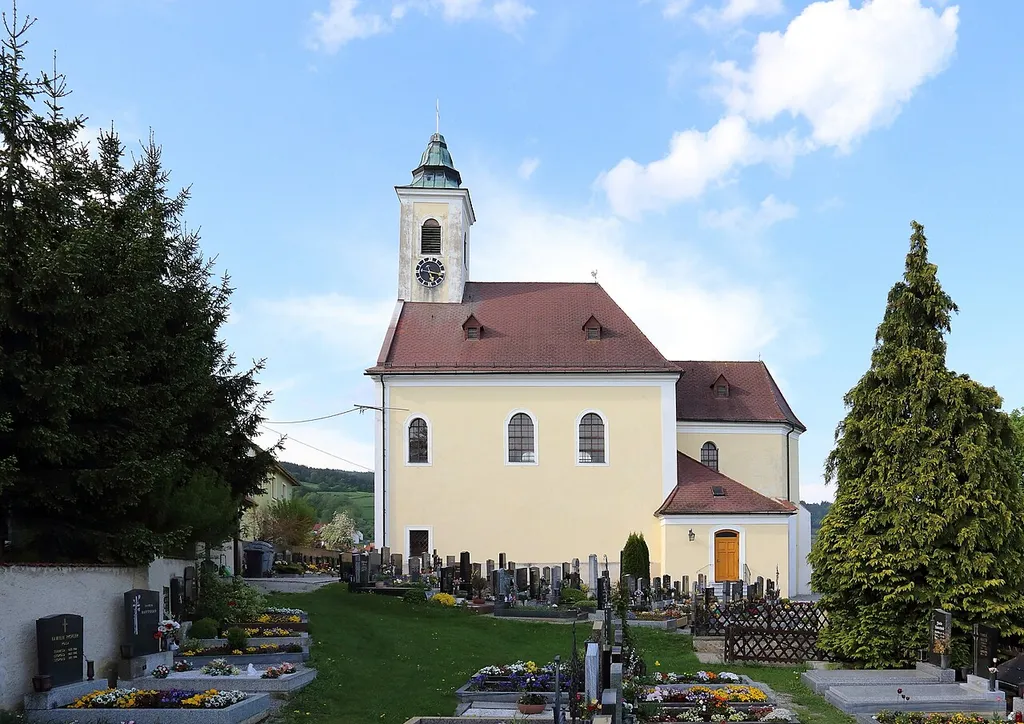 Katholische Pfarrkirche hl. Gotthard der niederösterreichischen Marktgemeinde Raxendorf.