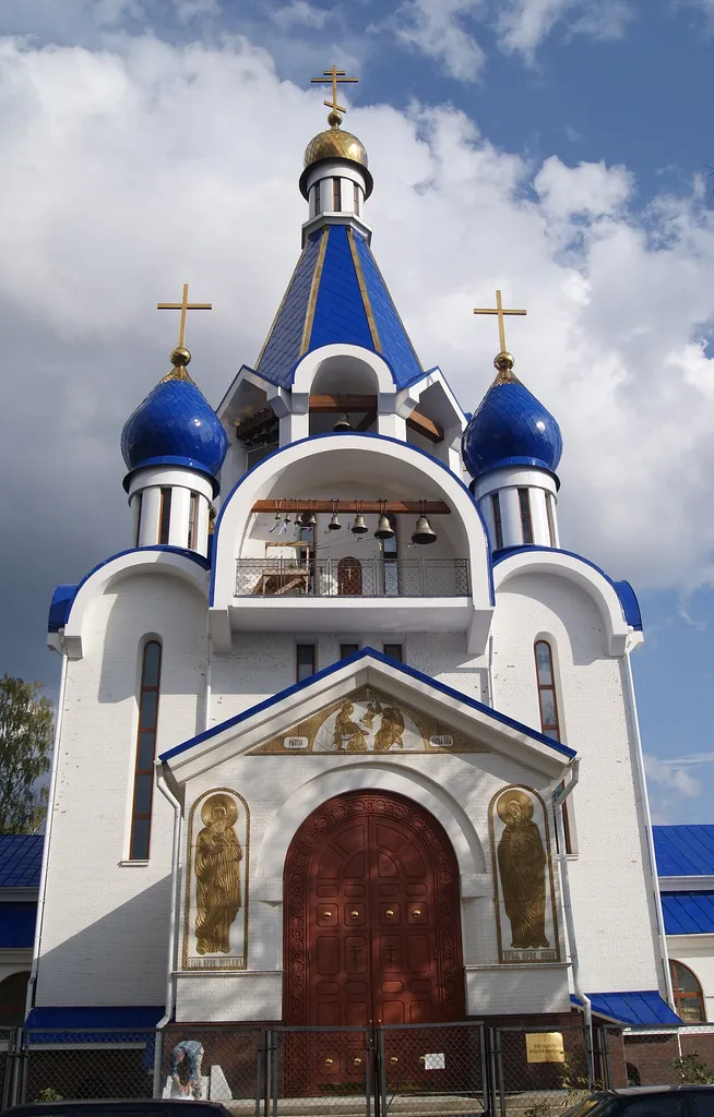 Вход в храм пресвятой богородицы в Костино, г. Королев.