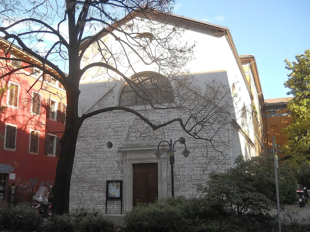 Facciata della chiesa di Santa Chiara a Trento