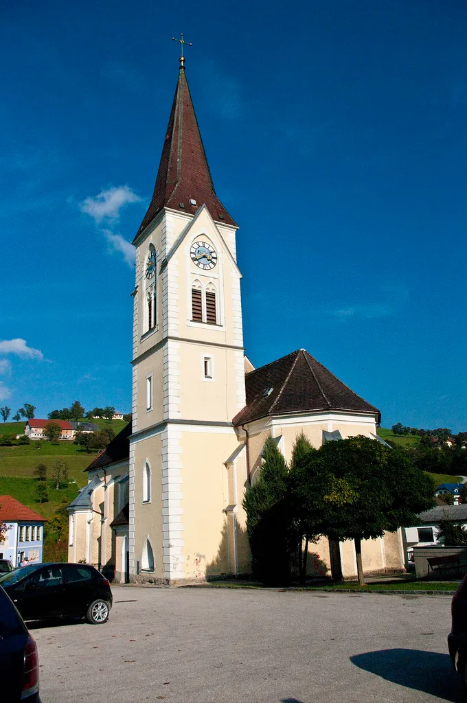 Kath. Pfarrkirche Hl. Familie