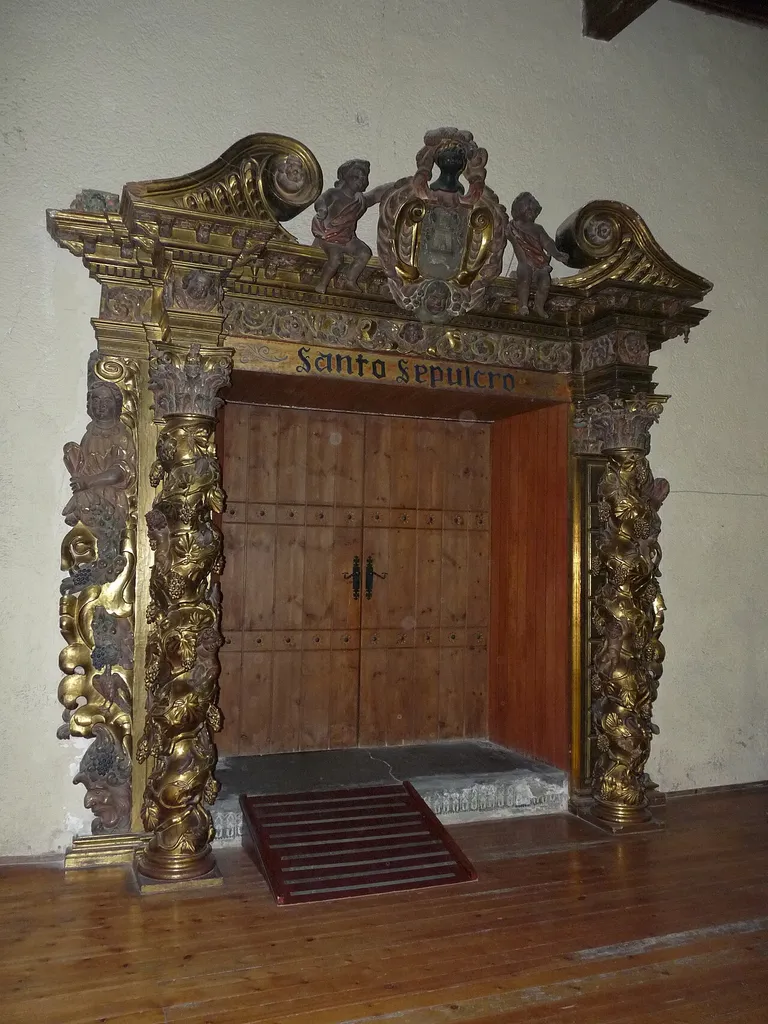 Zaragoza - Convento del Santo Sepulcro s. XIII-XIV - Capilla - Puerta de acceso de la capilla a la sala capitular