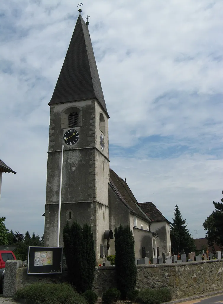 Kath. Pfarrkirche hll. Peter und Paul und Friedhof