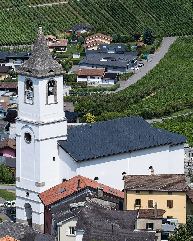 L'église de Saxon vue depuis le château de Saxon.