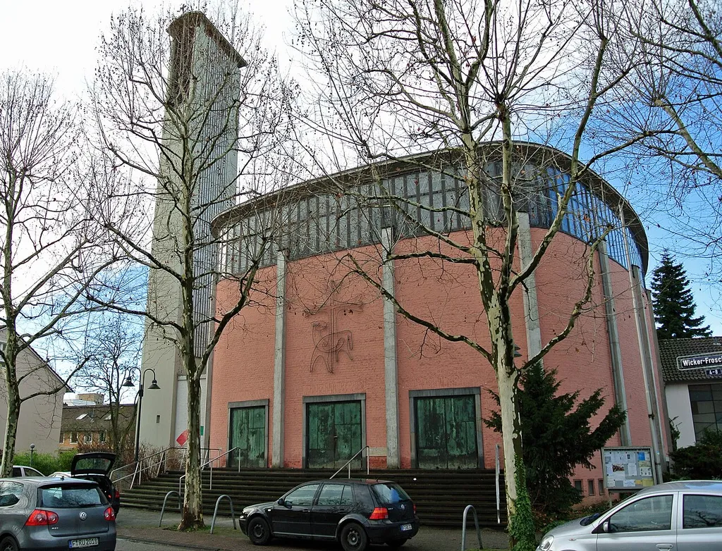 Katholische St.-Pius-Kirche in Frankfurt-Bockenheim, Kuhwaldsiedlung, Philipp-Fleck-Straße 13, Baujahr: 1957, Architekten: Walter Nicol, BDA (* 11.03.1905 Frankfurt (Main) † 31.08.1991 ebenda) und der Frankfurter Architekten Hans Busch (1911-1990)